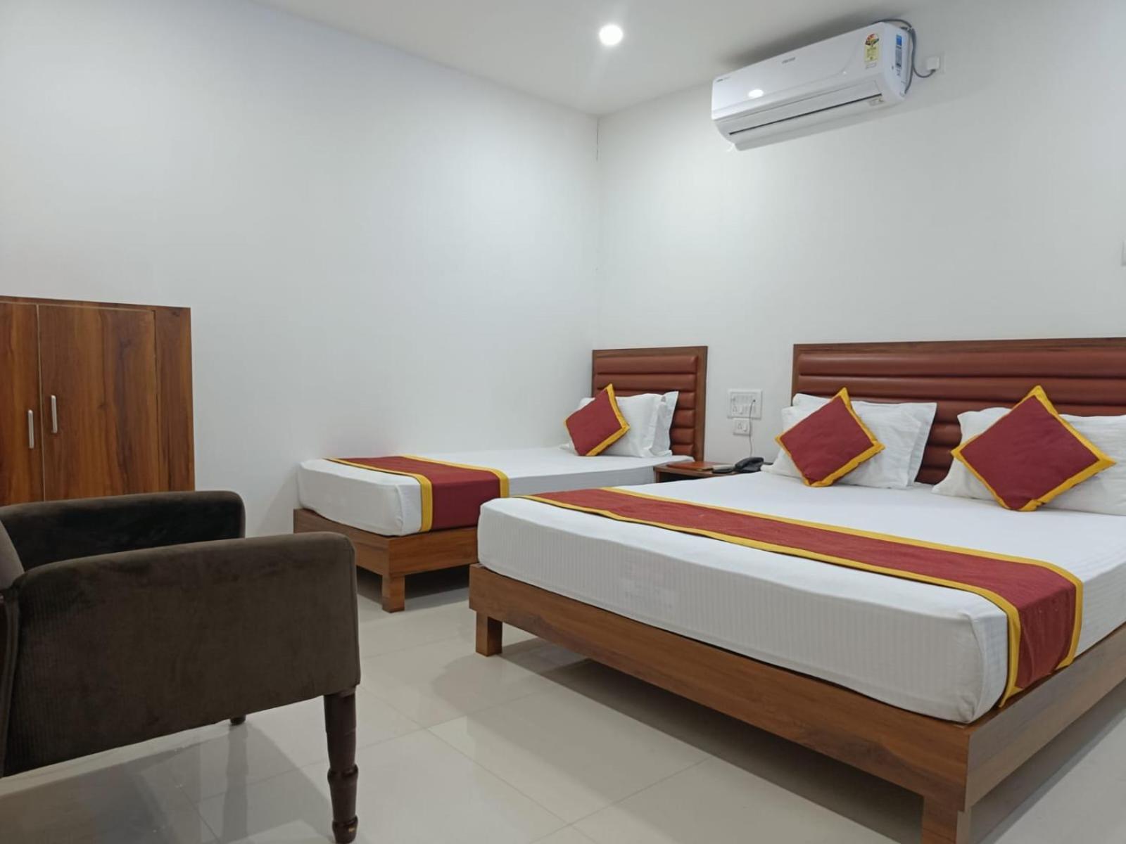 Hotel Executive Inn Hailakandi Exterior photo