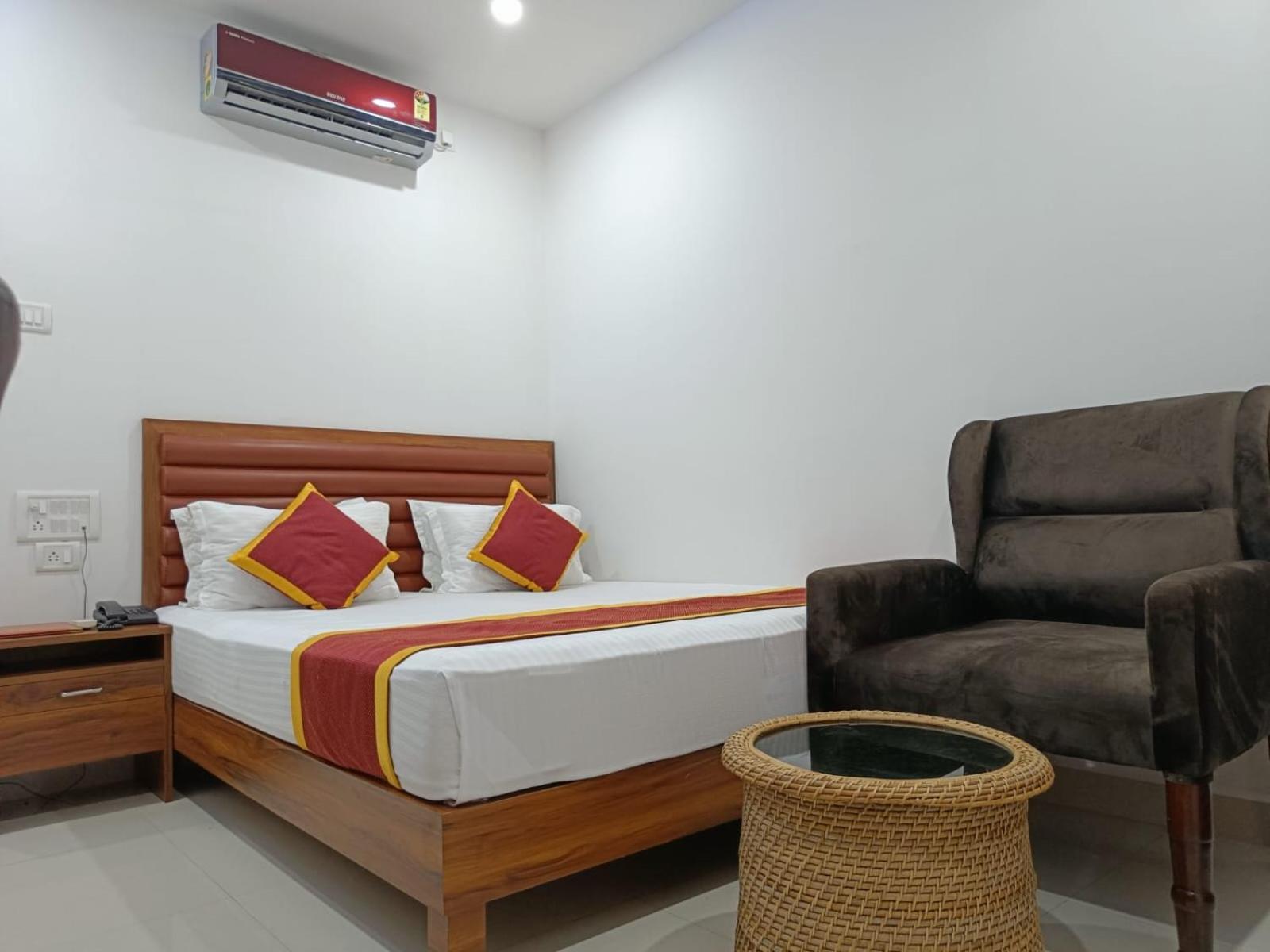 Hotel Executive Inn Hailakandi Exterior photo