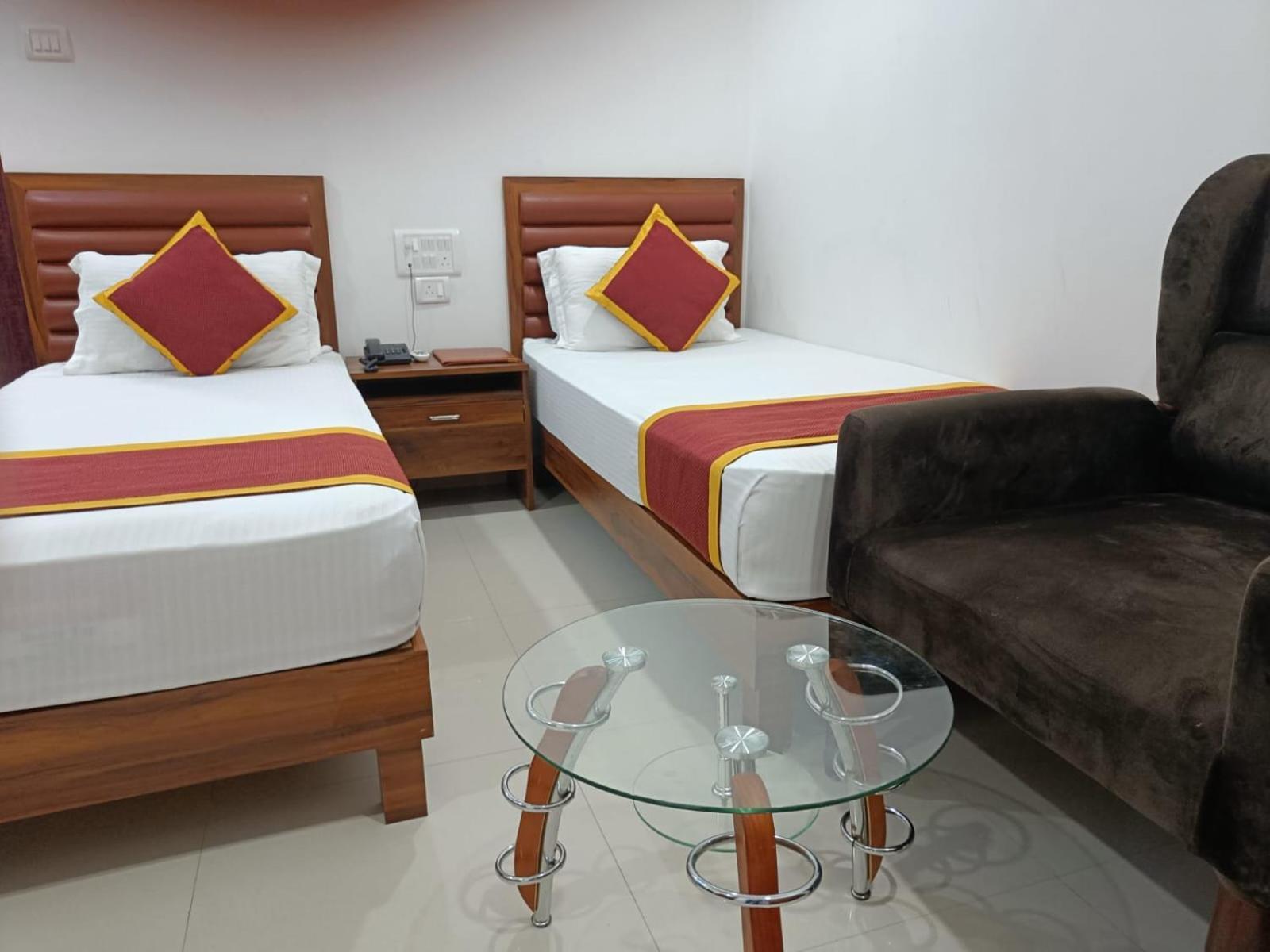 Hotel Executive Inn Hailakandi Exterior photo